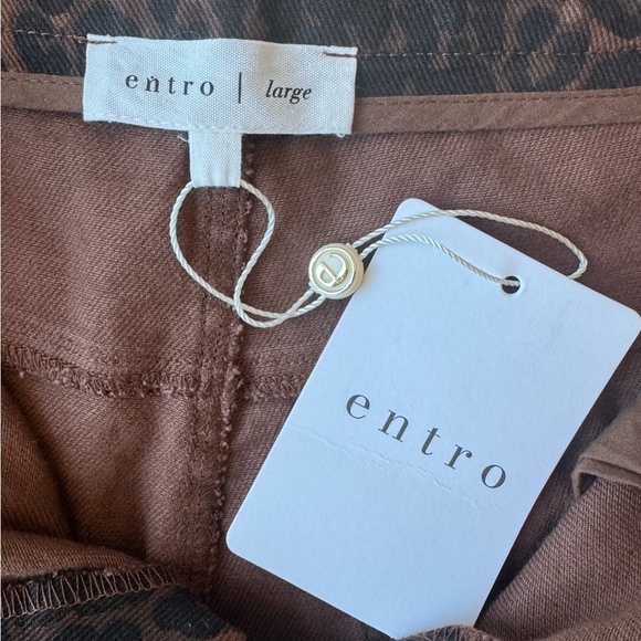 Anthro Entro Leopard Print
Wide Leg Jeans Size L NWT
Eyelet Hem Statement Denim - Picture 11 of 13